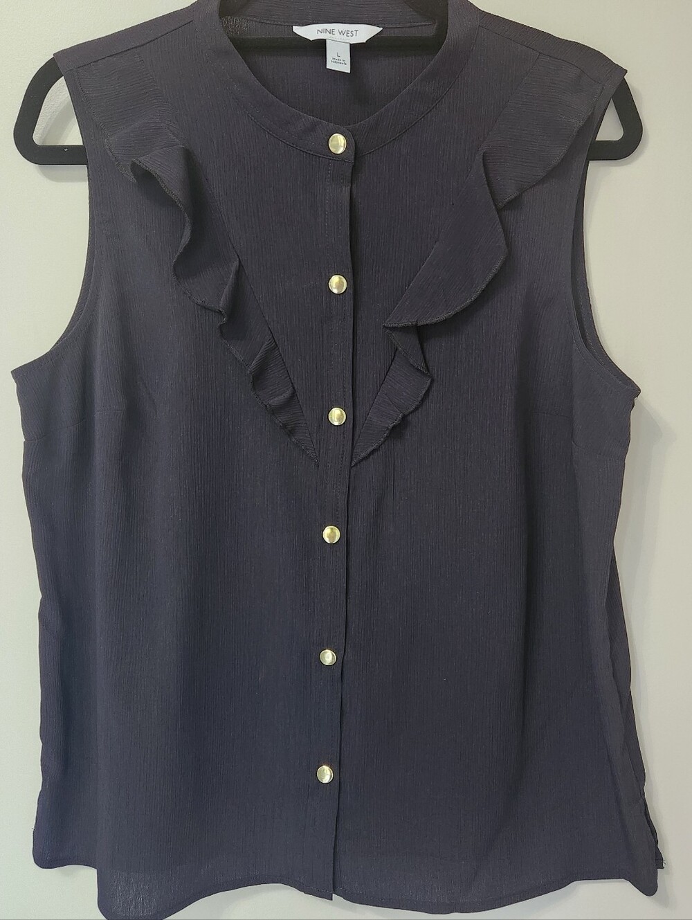 Nine West Large Black Ruffle Sleeveless Blouse Gold Snap Button Front Classic